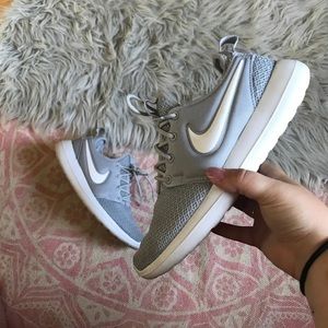 Gray & White Nike Roshe 2
